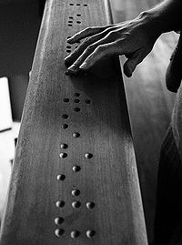 200px-DSC_4050-MR-Braille.jpg